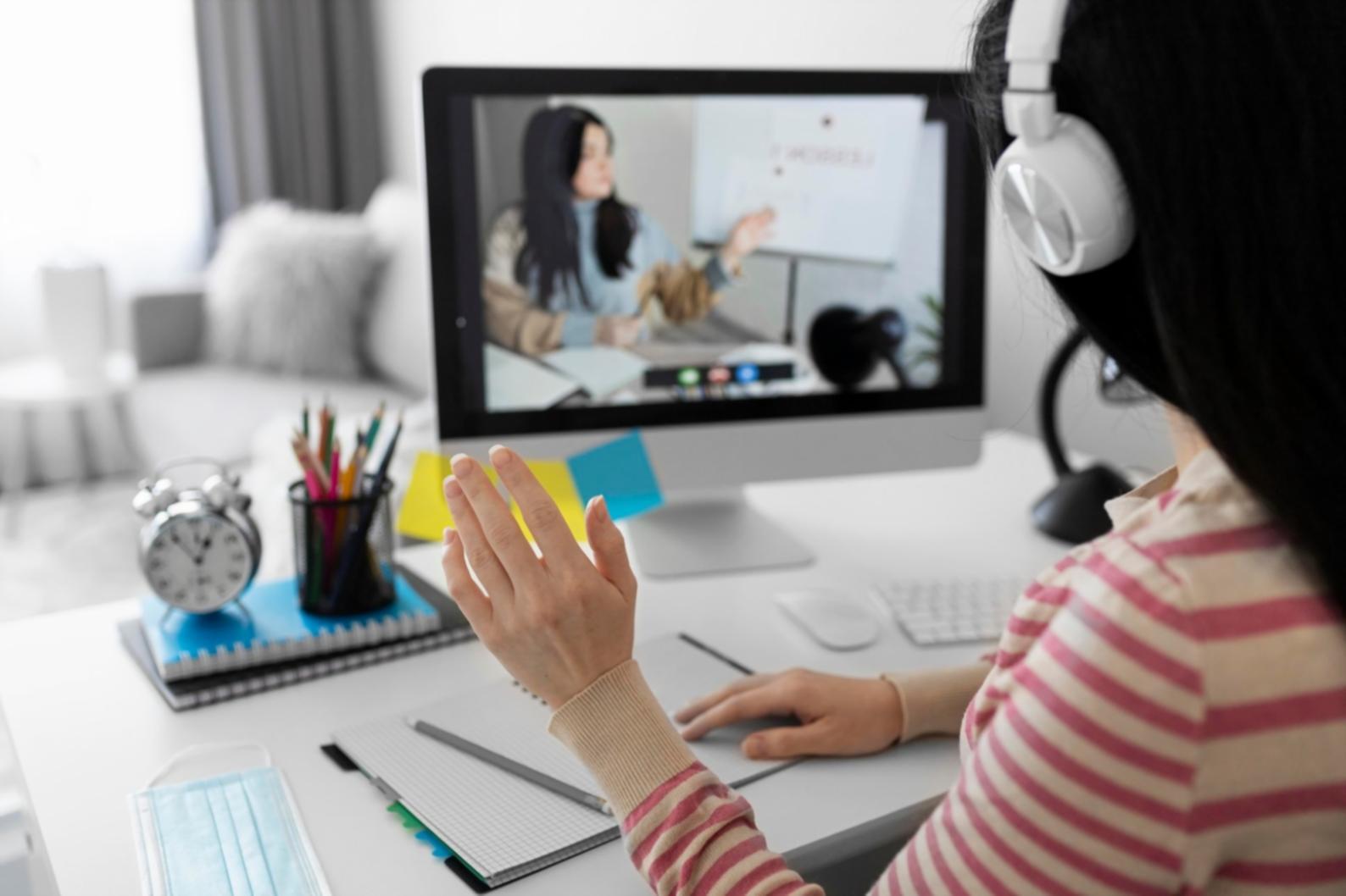 Espace de travail organisé pour le suivi financier